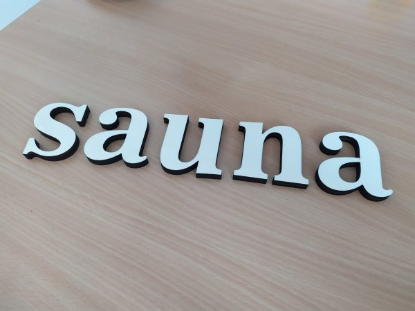 gravírované logo