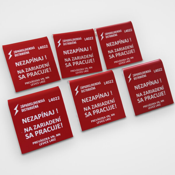 výstražné štítky pro Západoslovenskou distribuční