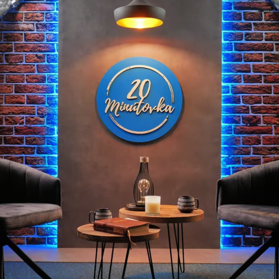 logo na stene ukazka v realite