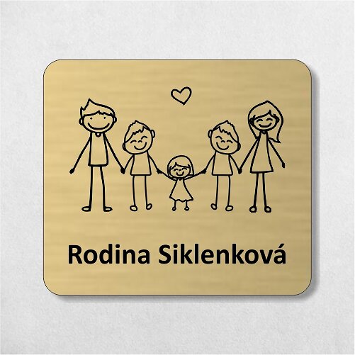 zlatá jmenovka na dveře rodiče, dva synové a dcerka