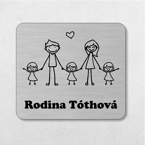 stříbrná jmenovka na dveře rodina se třemi malými dcerkami