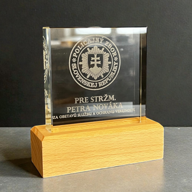 Plaketa skleněná