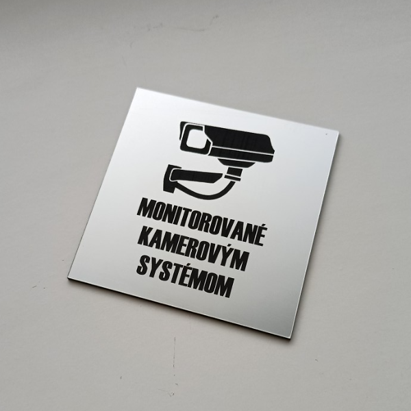 čtvercová stříbrná tabulka Objekt monitorován kamerovým systémem