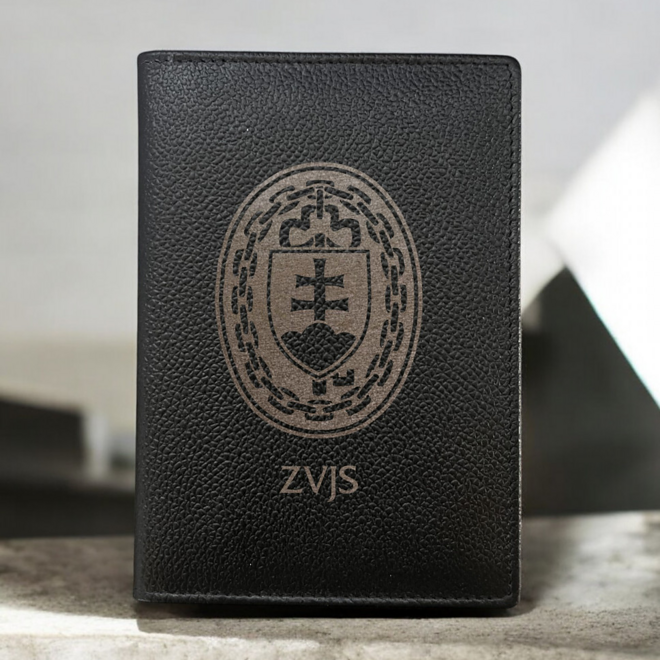 Velký černý kožený obal na doklady s gravírovaným znakem slovenského Sboru vězeňské a justiční stráže