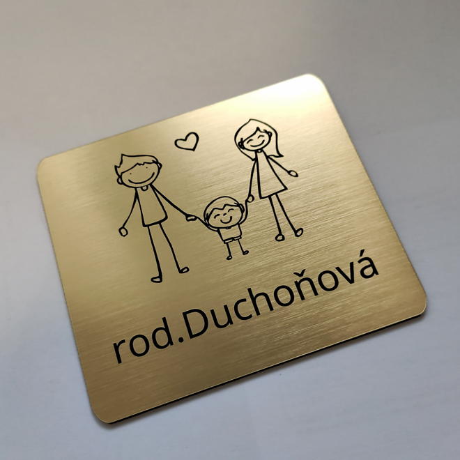 zlatá jmenovka na dveře rodiče a synáček