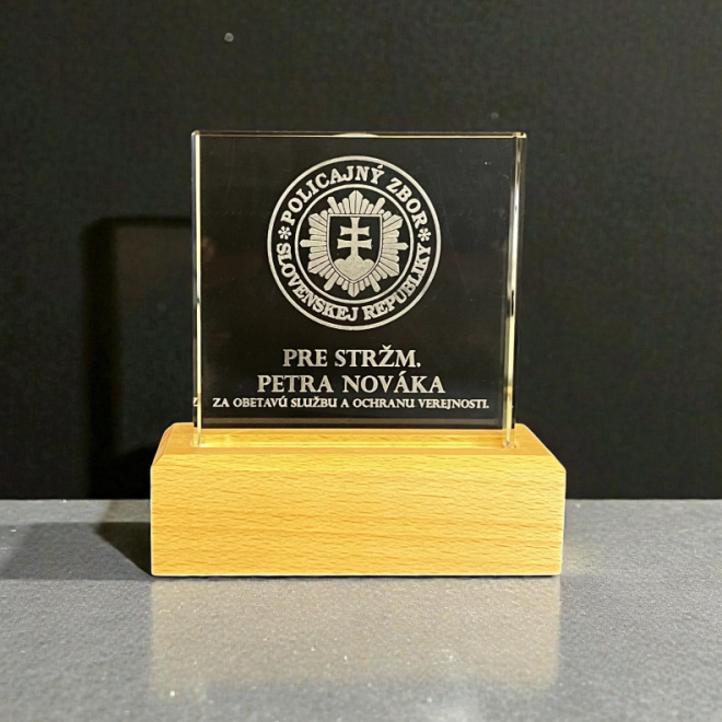 Plaketa skleněná