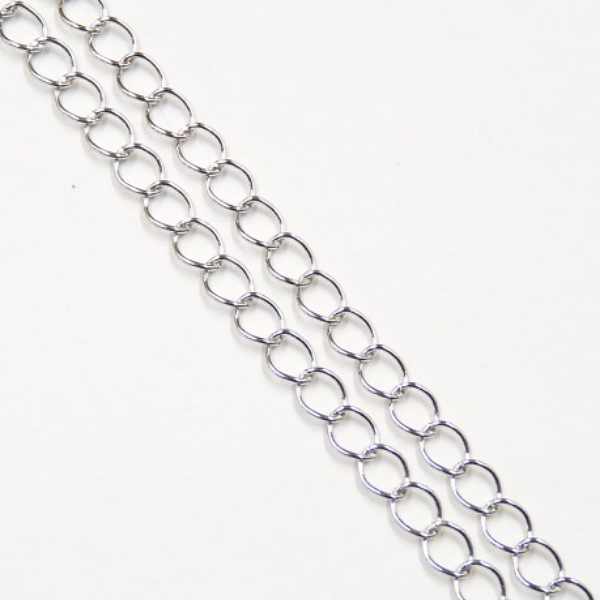 Pevný kovový řetízek se 4 mm očky