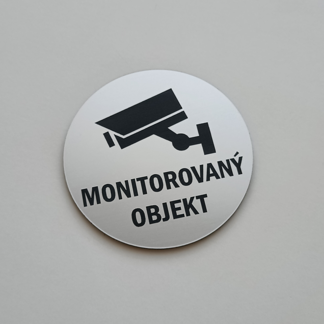 kulatá stříbrná tabulka Monitorovaný objekt s kamerou