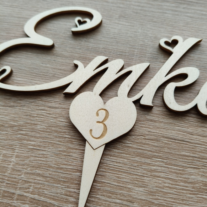 Zápich na dort se jménem – elegantní personalizovaný cake topper
