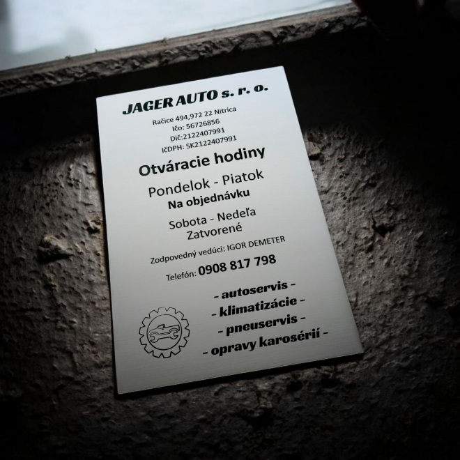Tabule s otevírací dobou