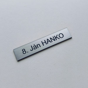 Úzká jmenovka na schránku 10 × 2 cm